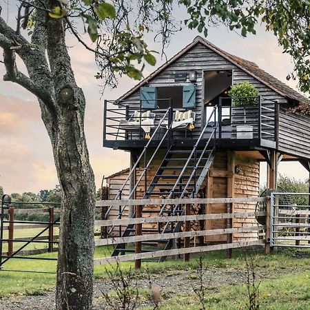 The Treehouse At Humblebee Hall Вустер Экстерьер фото