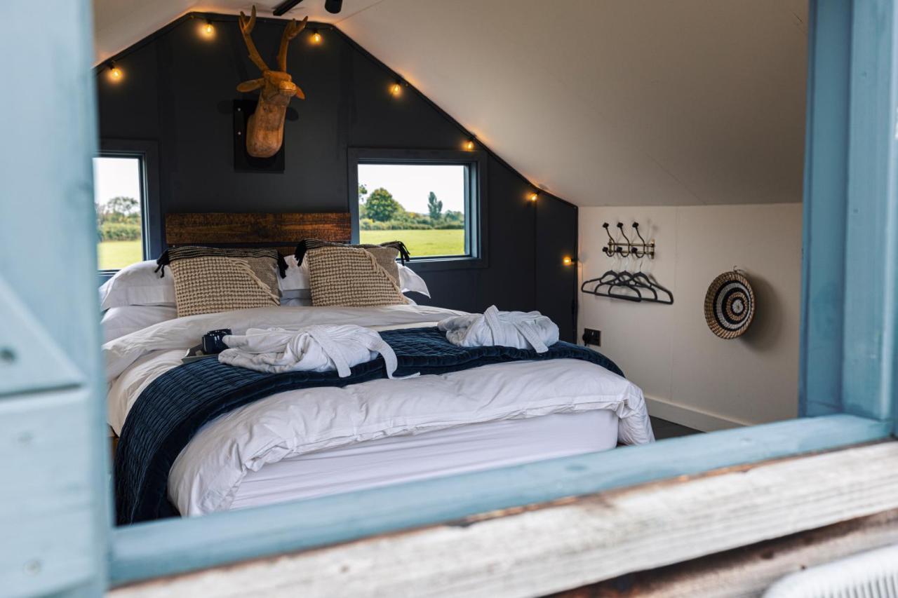 The Treehouse At Humblebee Hall Вустер Экстерьер фото