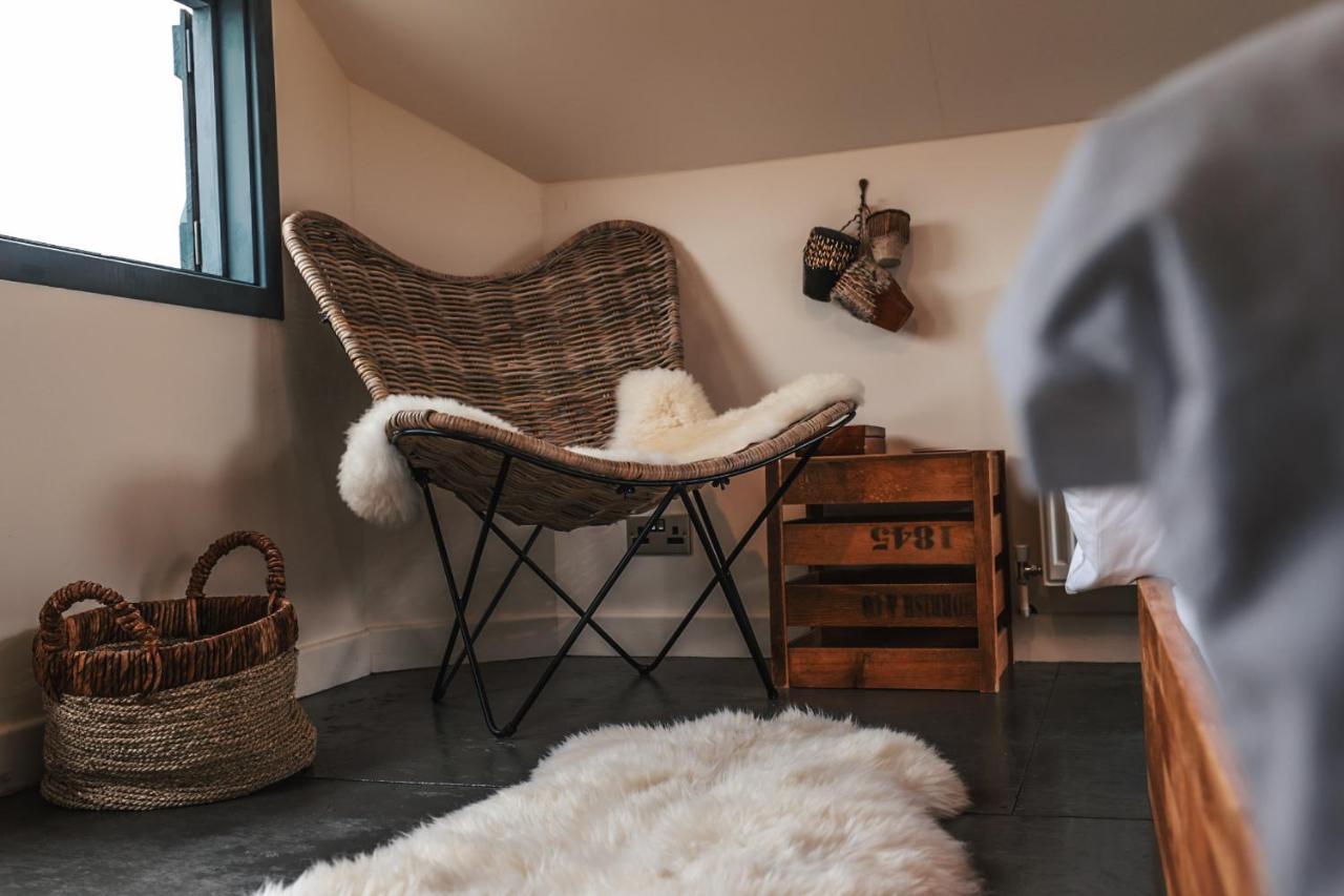 The Treehouse At Humblebee Hall Вустер Экстерьер фото